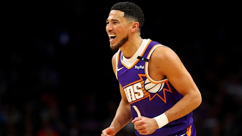 NBA: Devin Booker, nagpasiklab sa huling segundo para sa panalo ng Suns laban sa Bucks