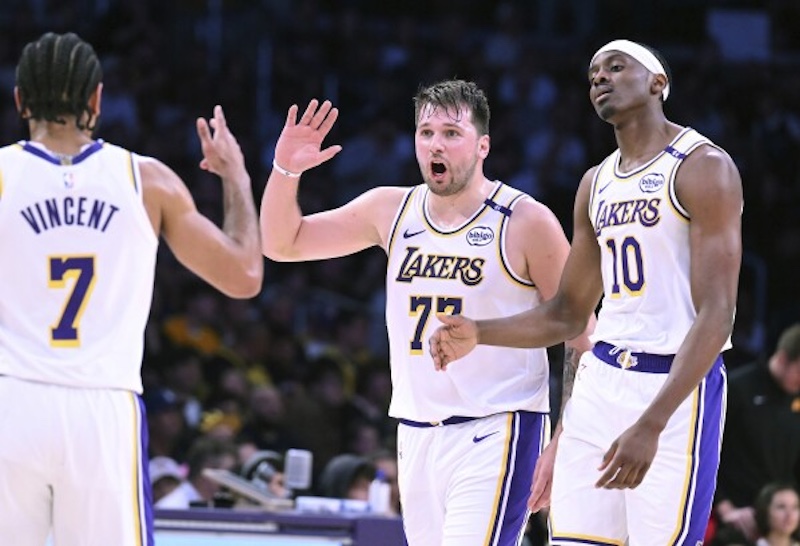 Luka Doncic pinangunahan ang Lakers sa 107-96 panalo laban sa Suns, tinapos ang four-game skid