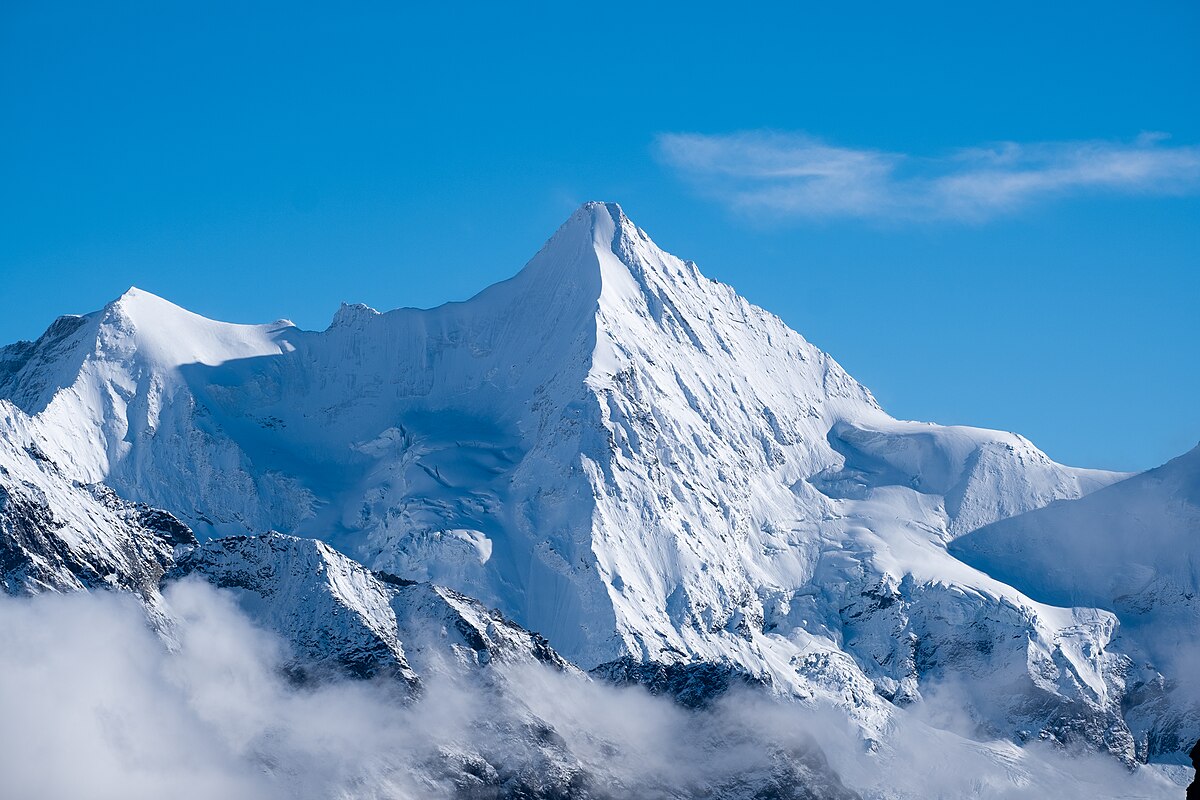 Labi ng Swiss mountaineer na nawala noong 1994, natagpuan sa natutunaw na glacier