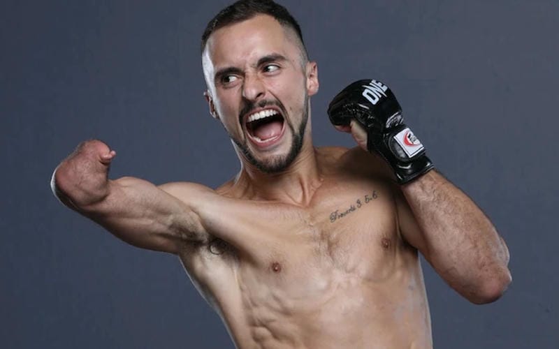 Muay Thai Fighter Na Isa Lang Ang Kamay Ay Sumasalungat sa Inaasahan