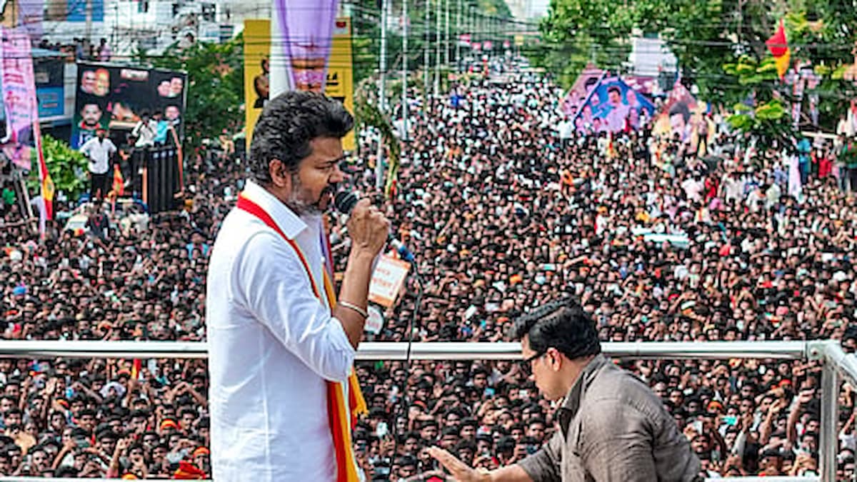 Rally ng Indian actor-politician na si Vijay nauwi sa stampede; 31 nasawi