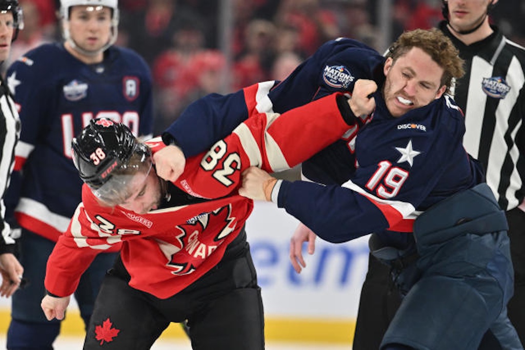 Pinaslang ng Estados Unidos ang Canada sa Matinding Laban sa Ice Hockey