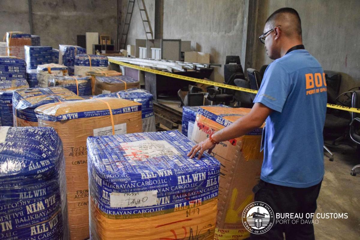 Nakatambak na balikbayan boxes sa Customs warehouse, makakarating na sa mga may-ari bago mag-Pasko — Marcos