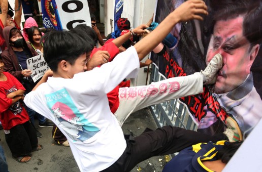 Black Friday protest: mga estudyante, aktibista nagmartsa laban sa umano’y korapsyon sa flood control projects