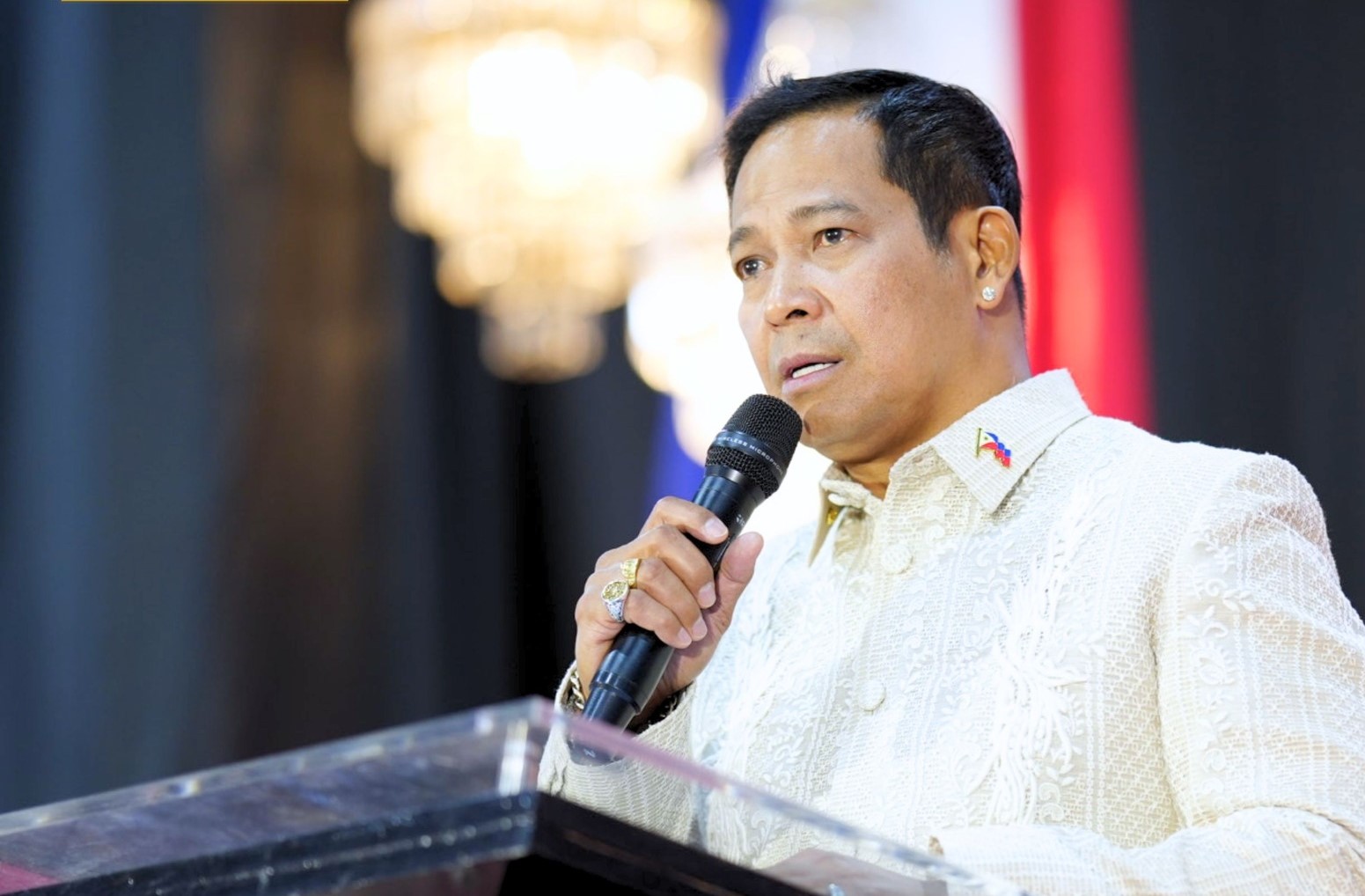 Fernando returns to public eye, keeps mum on NLEX controversy — dethroned in the expressway?