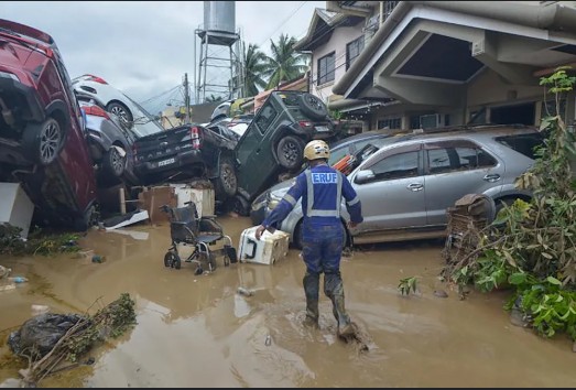 Cebuanos nagngangalit sa DENR, Monterrazas dahil sa delubyong naranasan kay Tino