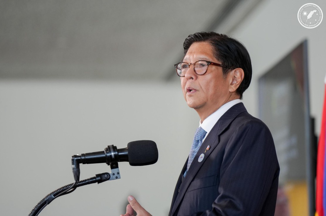 Marcos sends rescue flights: OFWs rushing home from war-torn Middle East