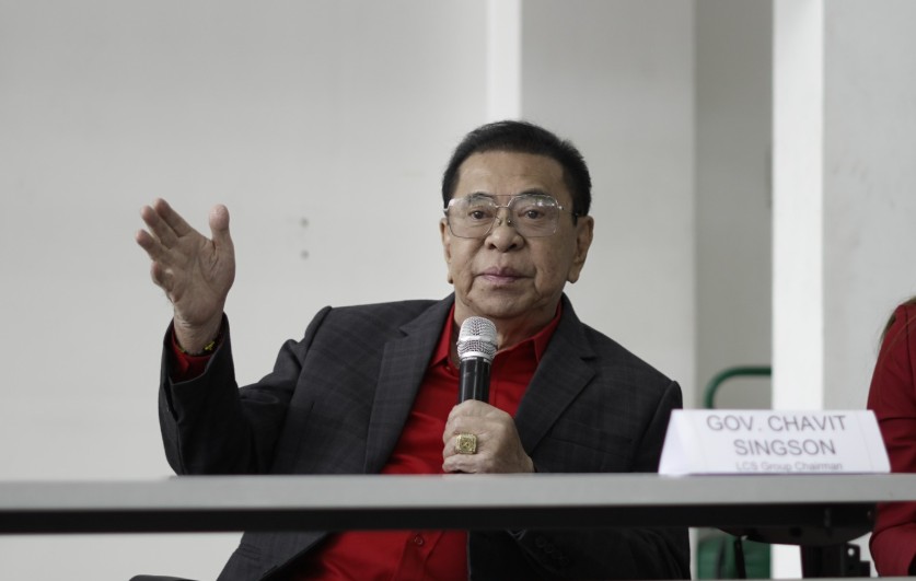 Chavit, binira ang bagong ICI; iginiit na panangga lang kay Marcos