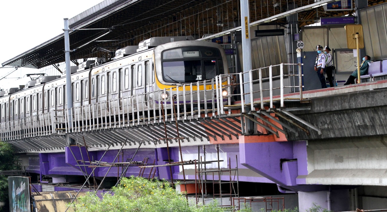 LRT-2 rolls out free parking at Santolan Station, pushes Pinoys toward public transport