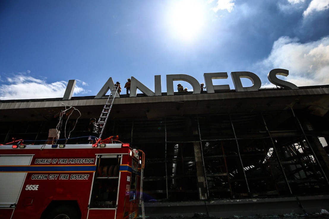 Landers inferno: ₱500M up in smoke, looters told ‘go get it’— Would you have done the same?