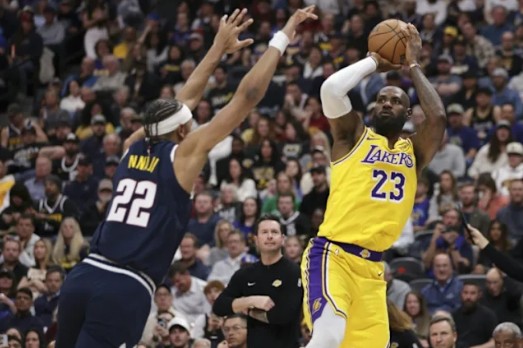 LeBron breaks NBA’s all-time field goal record — but still walks off with a loss