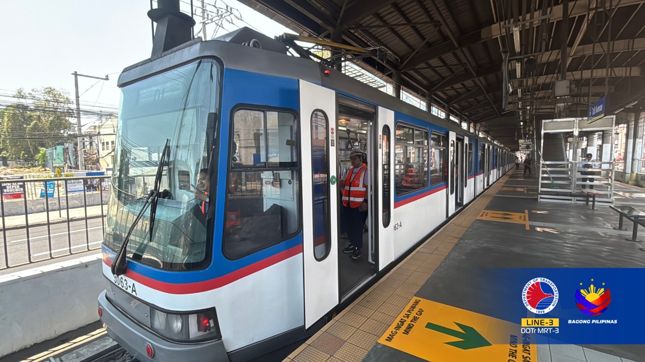 Salute to workers! MRT-3, LRT-2 roll out free labor day rides