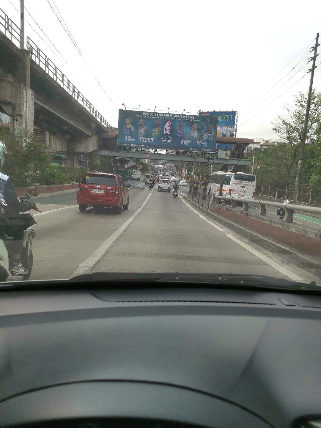 Oil shock empties Metro Manila roads — cars vanish, buses thin, and the city speeds like never before