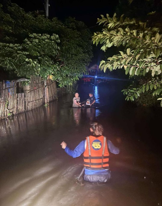 Roxas City, isinailalim sa state of calamity; 2 patay, libu-libo lubog sa baha