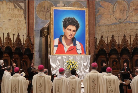 Carlo Acutis, opisyal nang santo