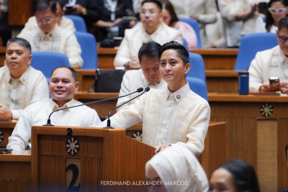 'Hindi ito asal ng isang tunay na kapatid': Sandro Marcos, bumwelta sa Tita Imee nya