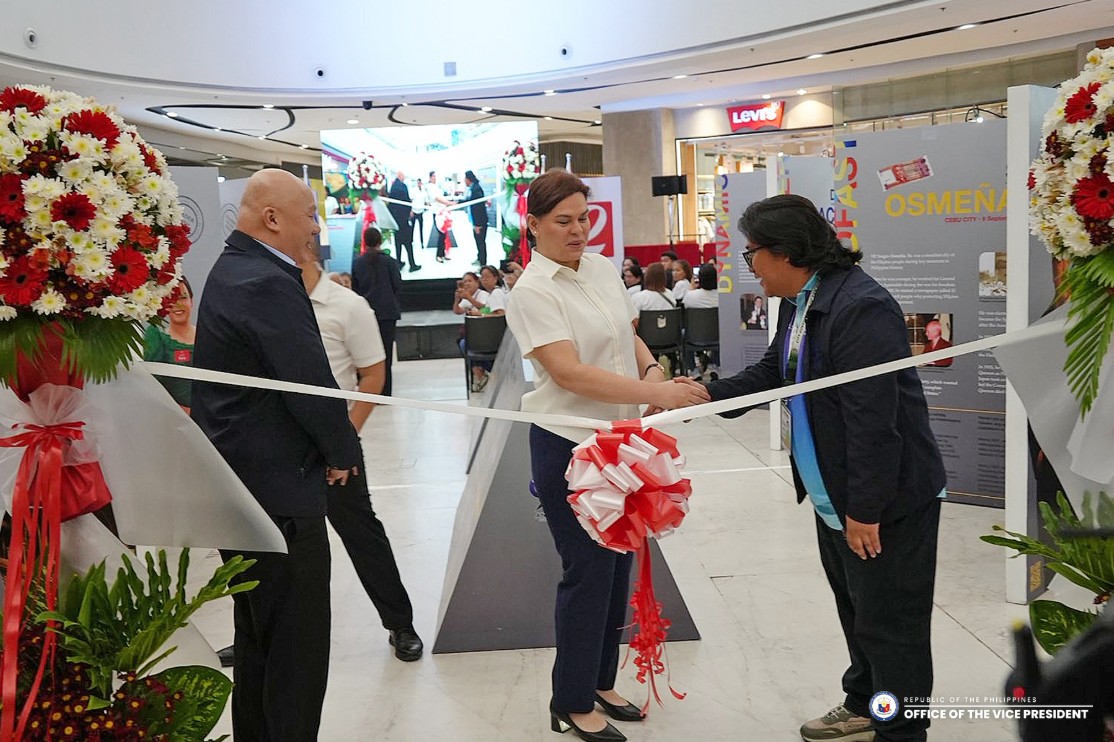 Unbothered queen? Sara ditches Congress grilling, plays history host at mall exhibit