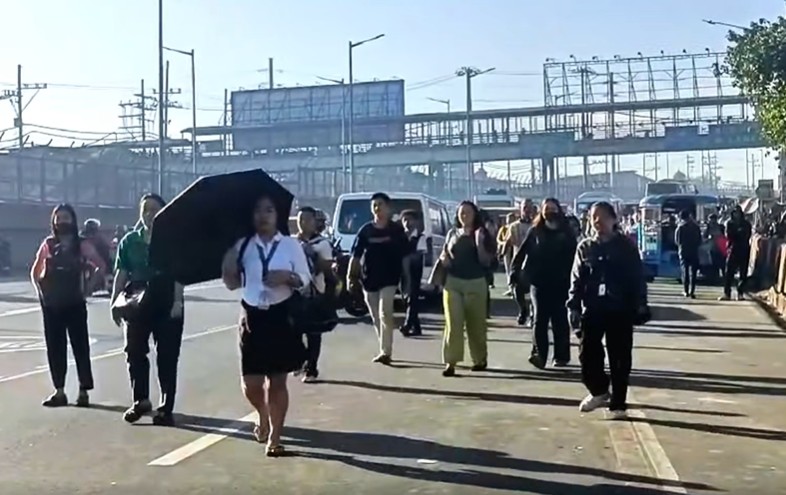 Streets turn into sidewalks as stranded commuters flood Metro Manila
