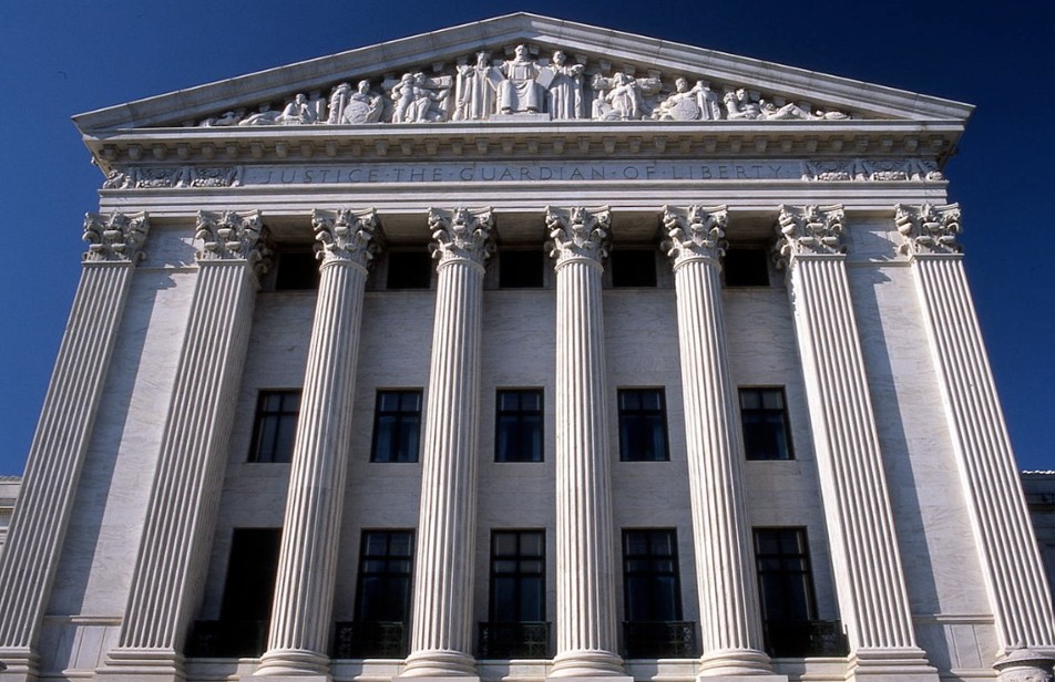 U.S. Supreme Court, uusisain ang legalidad ng pagpataw ni Trump ng mataas na taripa