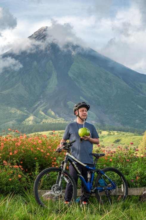 Zaldy Co, nagparamdam! Puganteng ex-solon, naglipat ng ₱5B crypto habang nagtatago sa Portugal — DILG