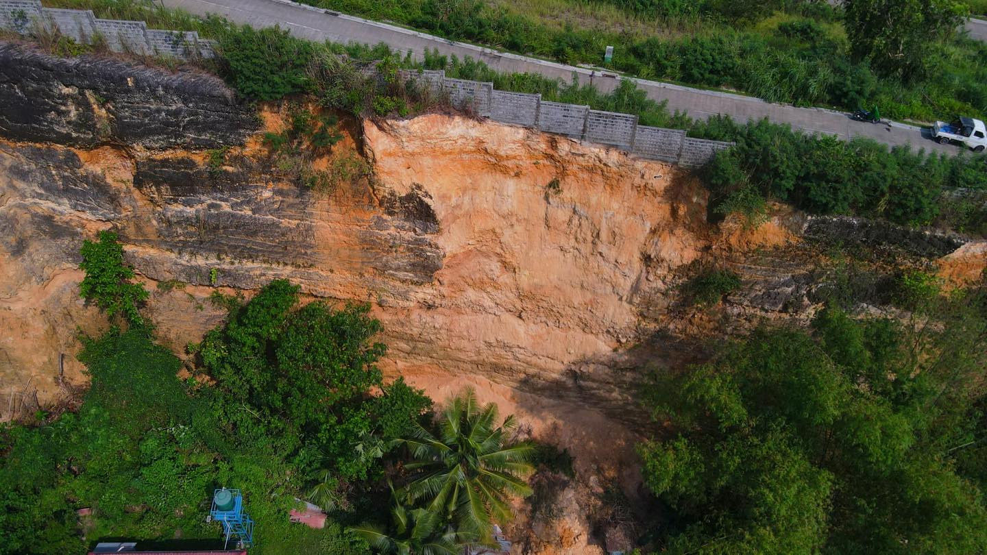 Landslide sa Bacayan: Isang 69-anyos na babae at kanyang 25-anyos na apo, nailigtas