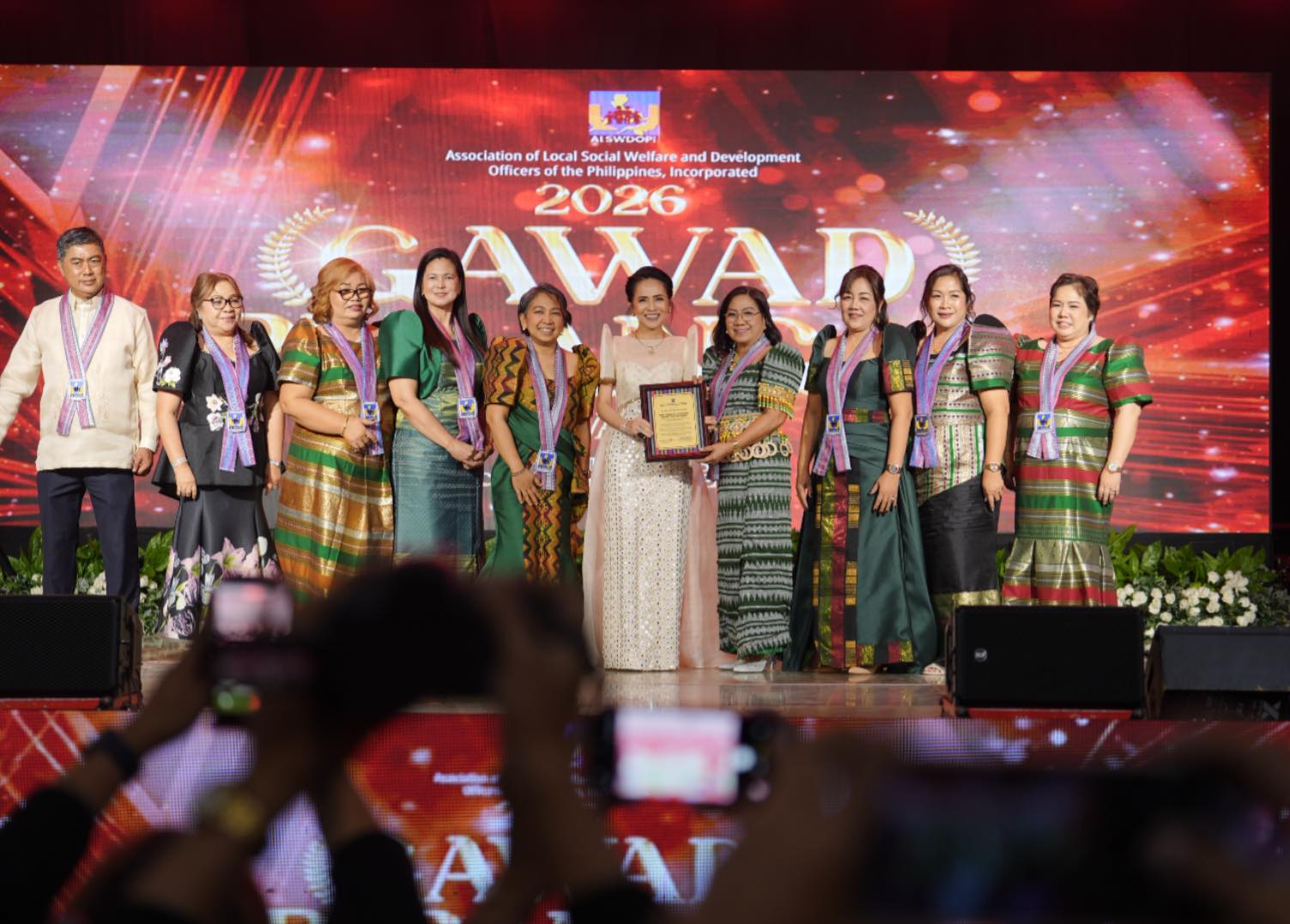 Governor Tan named outstanding governor of Luzon — Is this the model of good governance?