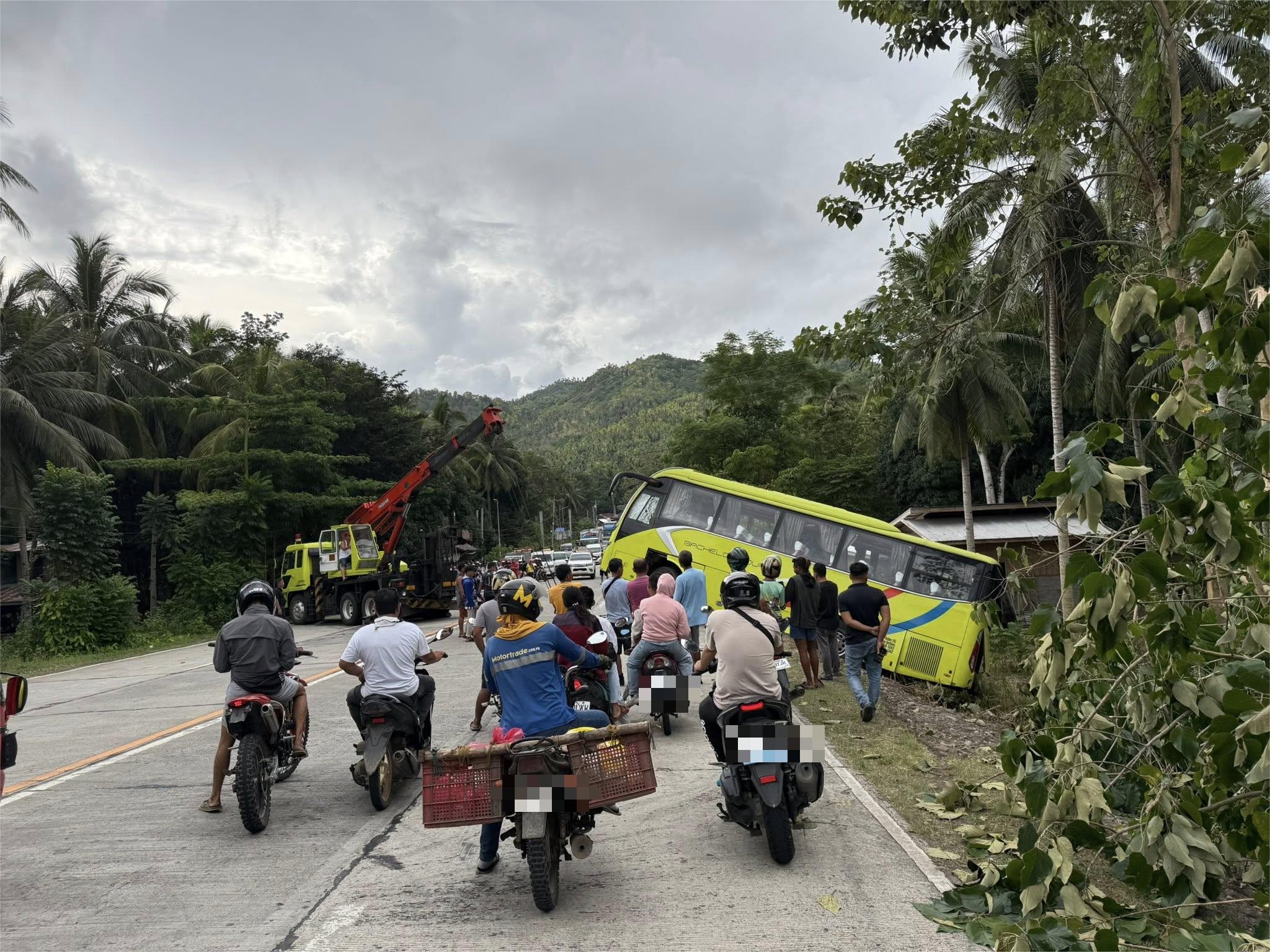 Aksidente ng pampasaherong bus sa Davao Oriental, nagdulot ng trapiko