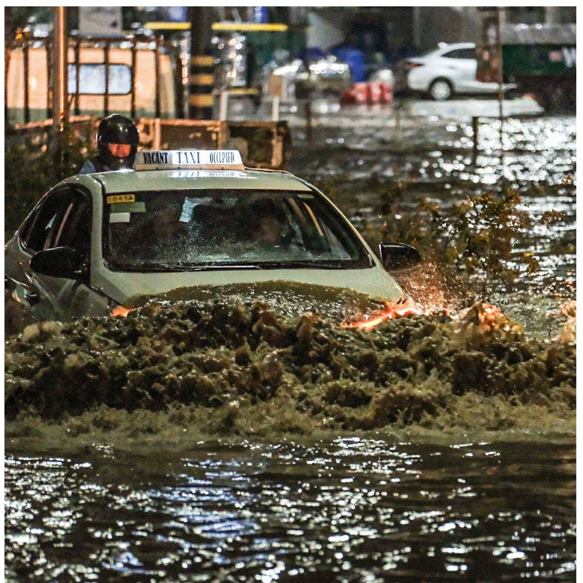 Metro Cebu nakaranas ng matinding baha,maraming  pamilya lumikas, mga kalsada hindi madaanan