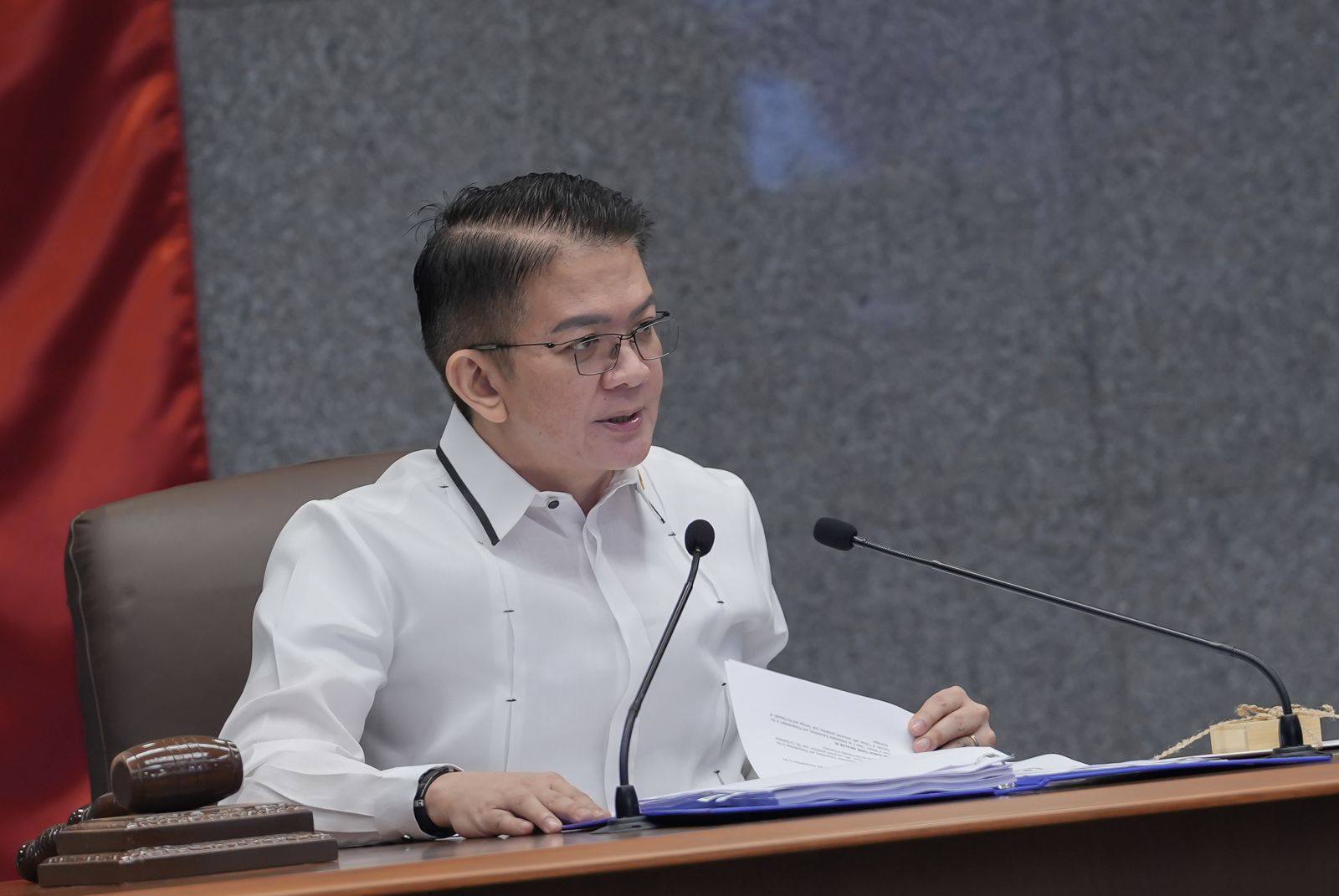Sen. Chiz, humanga kay PBBM sa pagpapasampa ng kaso laban sa mga opisyal na sangkot sa anomalya ng ‘flood control projects’