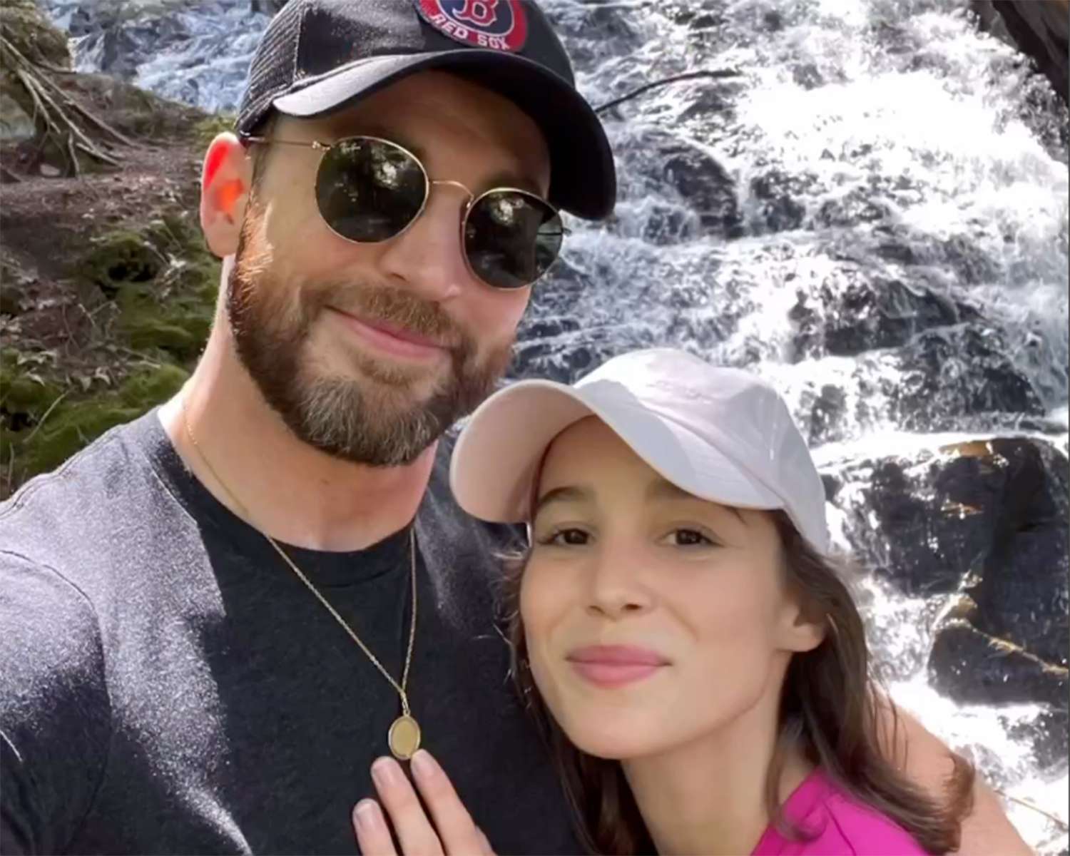 Chris Evans,nag  cheat nga ba sa asawang si Alba Baptista na kakapanganak lang?