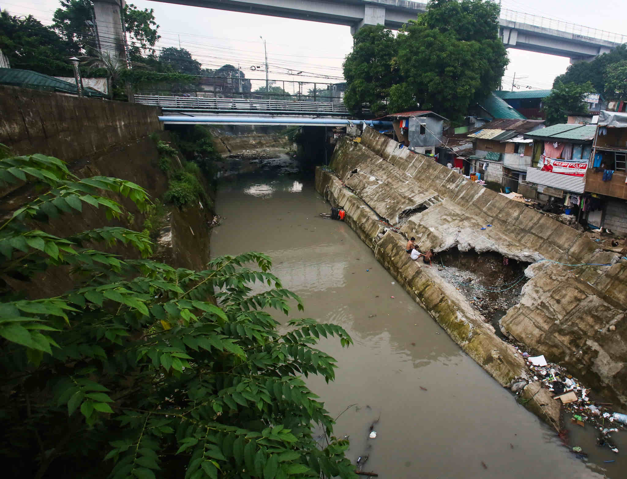 DPWH: Ilang flood control projects walang silbi, gigibain