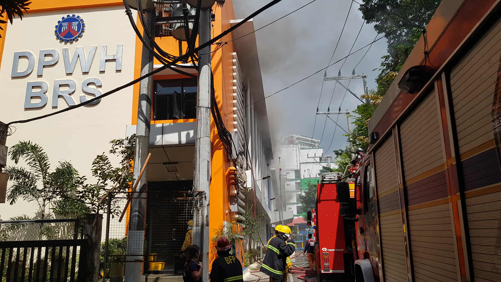 Third alarm fire tumupok sa DPWH offices sa Quezon City