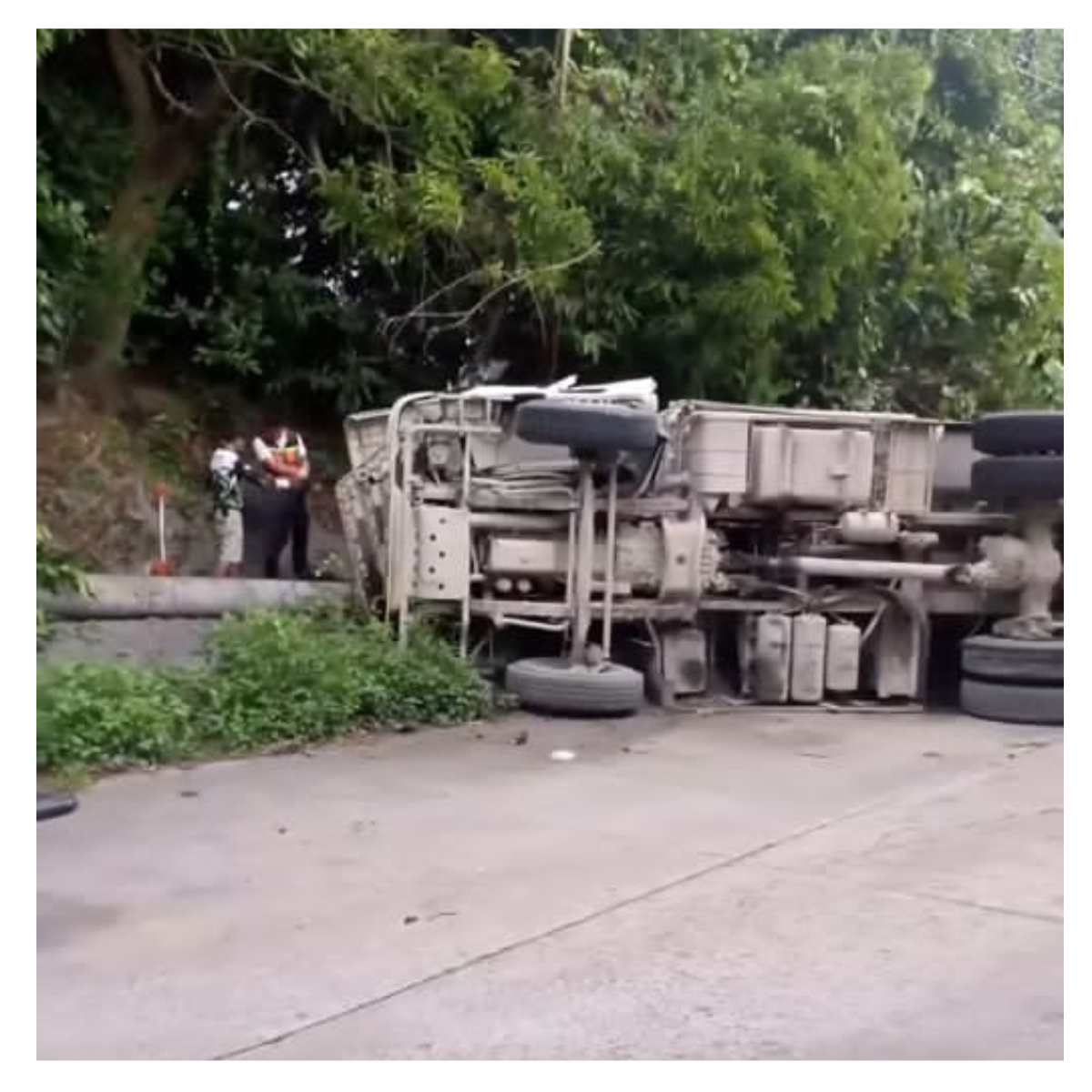 Dump truck bumangga sa poste driver patay, nagdulot pa ng malawakang brown out sa Zambales