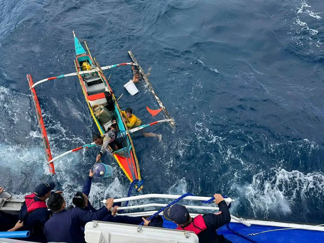 9 na mangingisda, ligtas matapos lumubog ang bangka sa malapit sa Anini-y, Antique