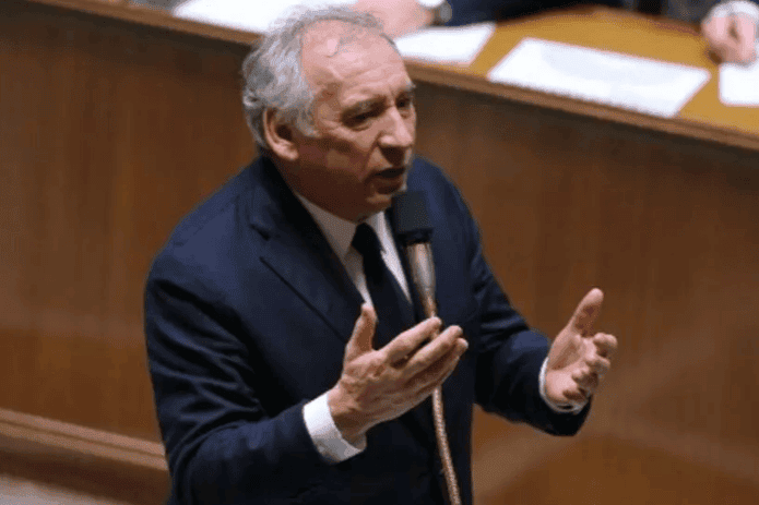 Nalampasan ng Gobyerno ni Bayrou ang Banta ng No-Confidence Vote sa 2025 Budget ng France