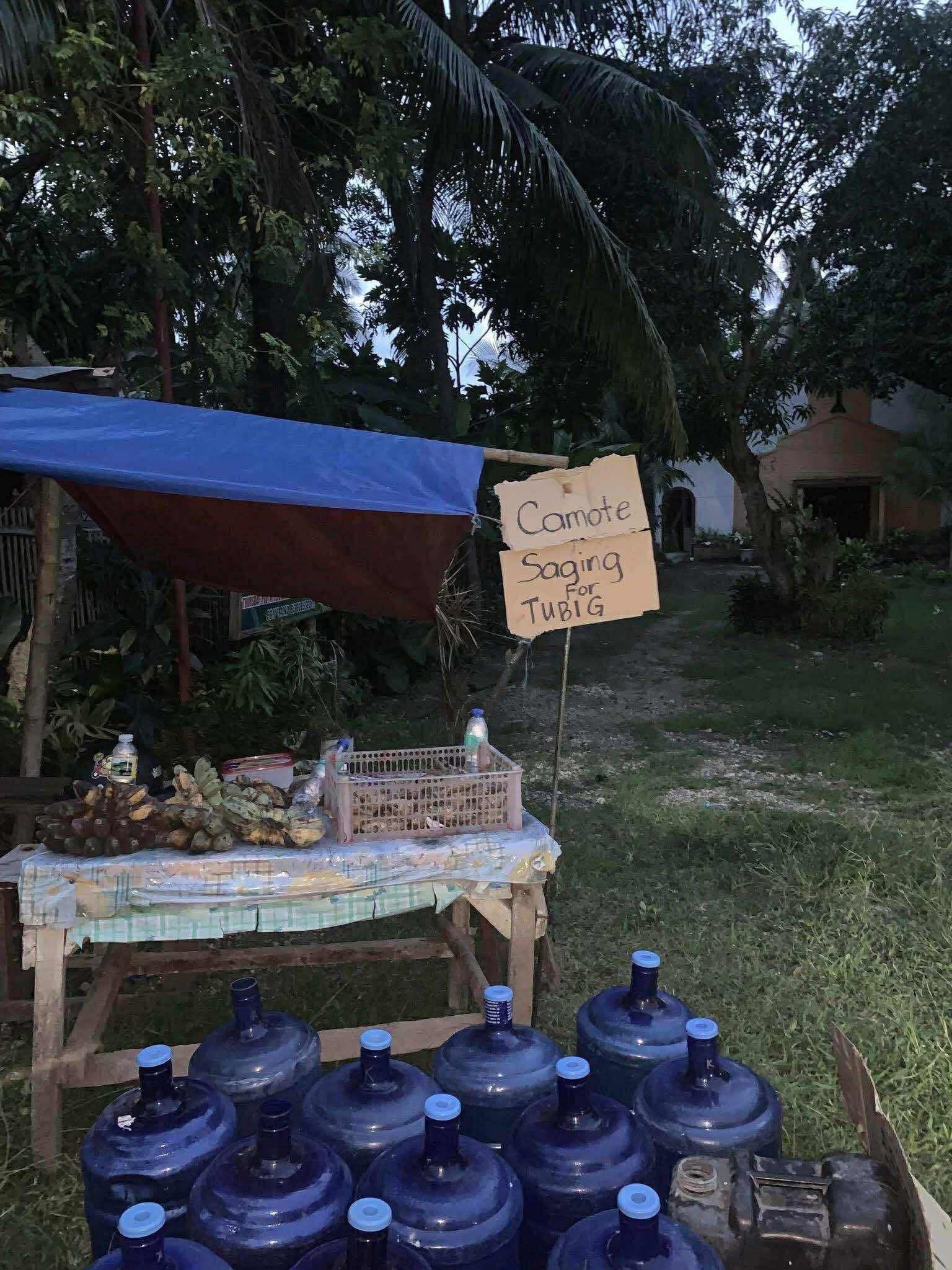 TIngnan: Mga residente ng San Remigio, ipinagpapalit ang kanilang mga aning kamote at saging para sa inuming tubig