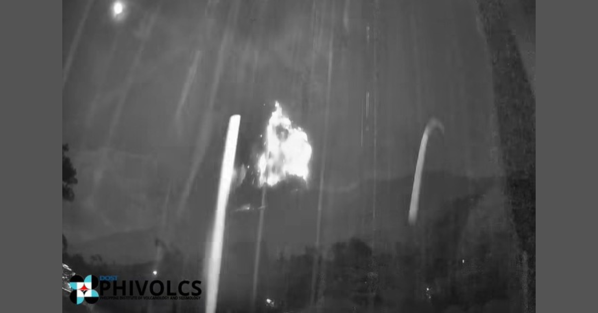 Kanlaon pumutok matapos ang eleksyon; Negros sinalanta ng abo