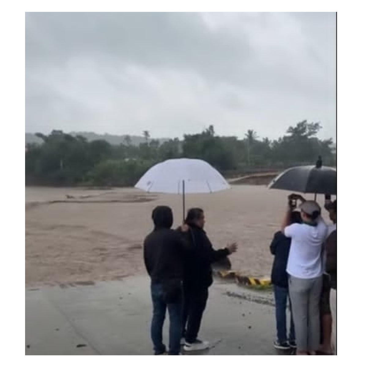 Alternative route sa nasirang tulay sa Laurel, Batangas hindi madaraanan dahil sa pagtaas ng tubig