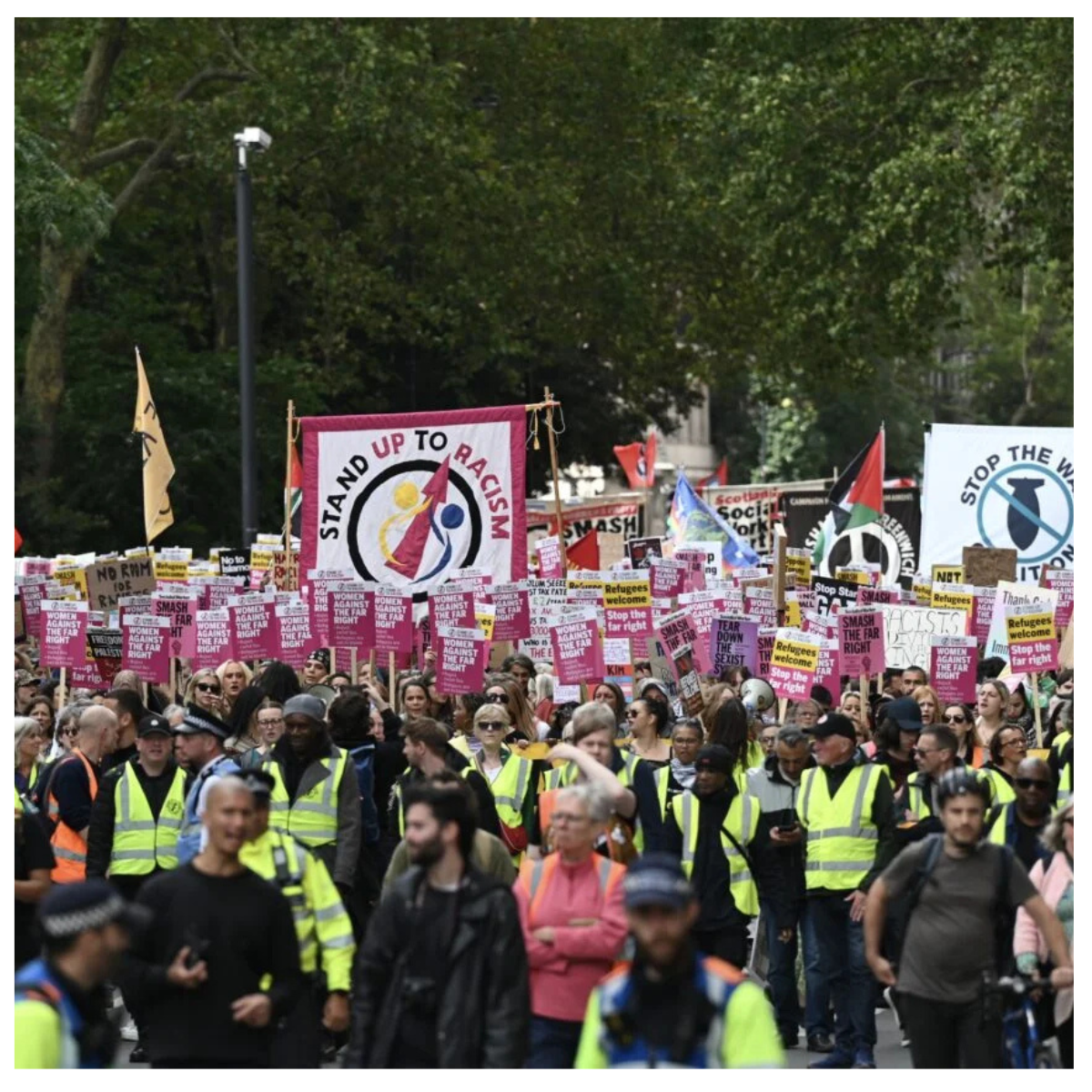 Pro at Anti-Immigrant protester sa London, nagkaroon ng tensiyon-pulisya pumasok para kontrolin ang sitwasyon