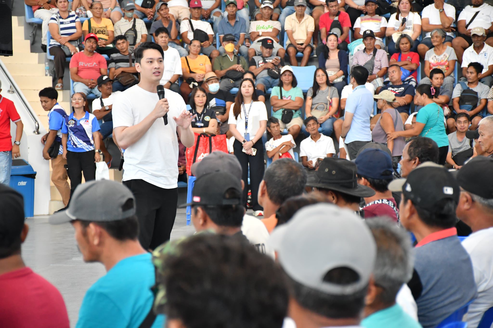 Fuel subsidy given to 930 beneficiaries in Lucena — But is cash aid enough against rising oil prices?