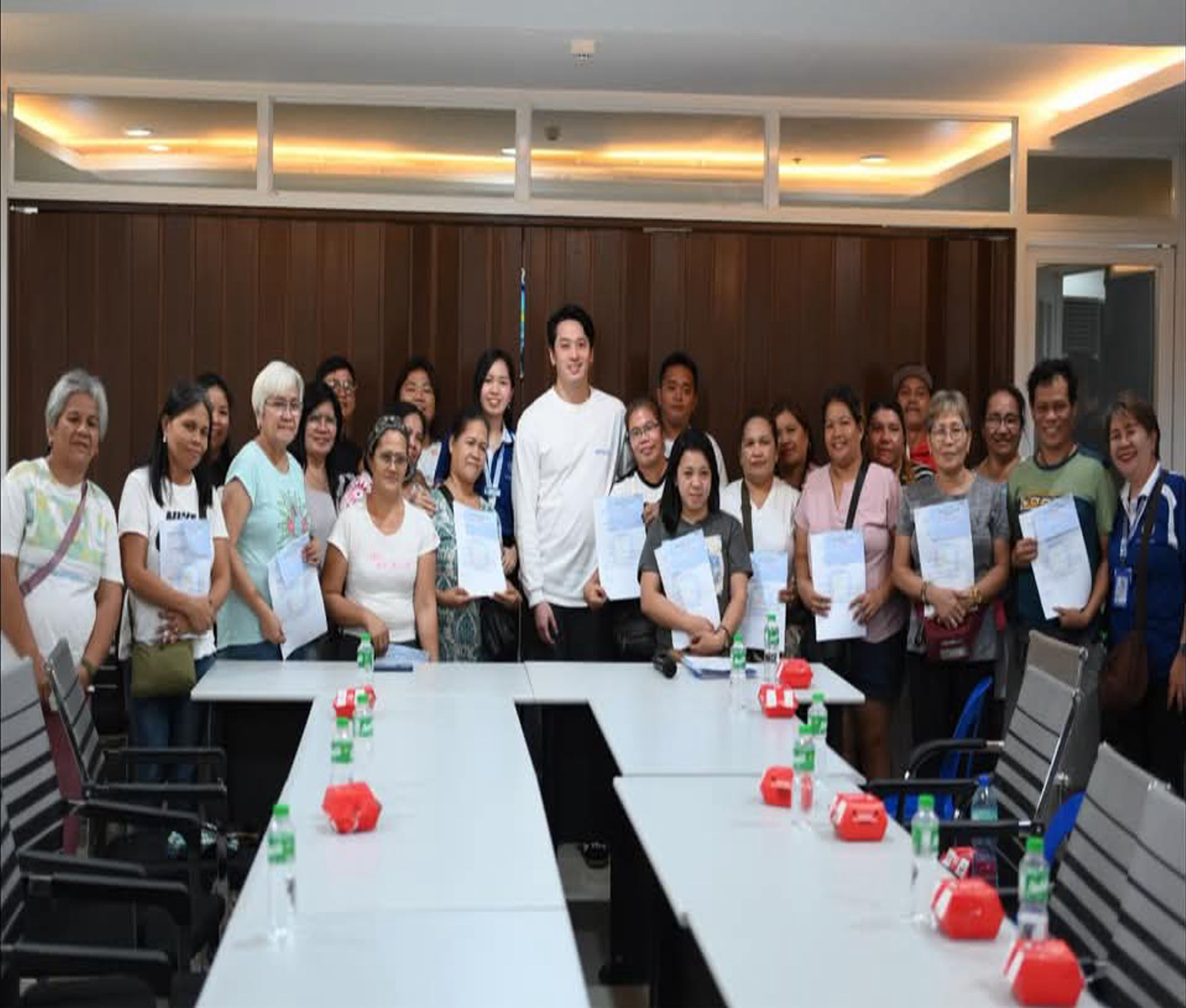 Lucena vendors receive official stalls — Does formalization improve market livelihoods?