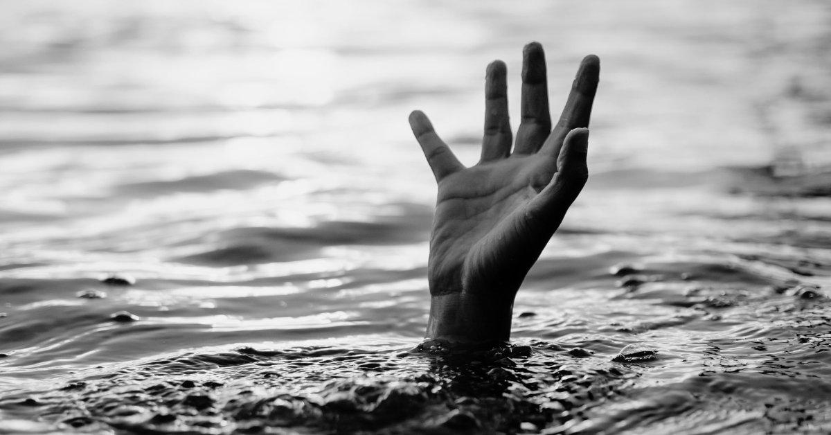 Prank gone wrong: Lalaki patay matapos kunin ang tsinelas na itinapon ng katrabaho sa ilog