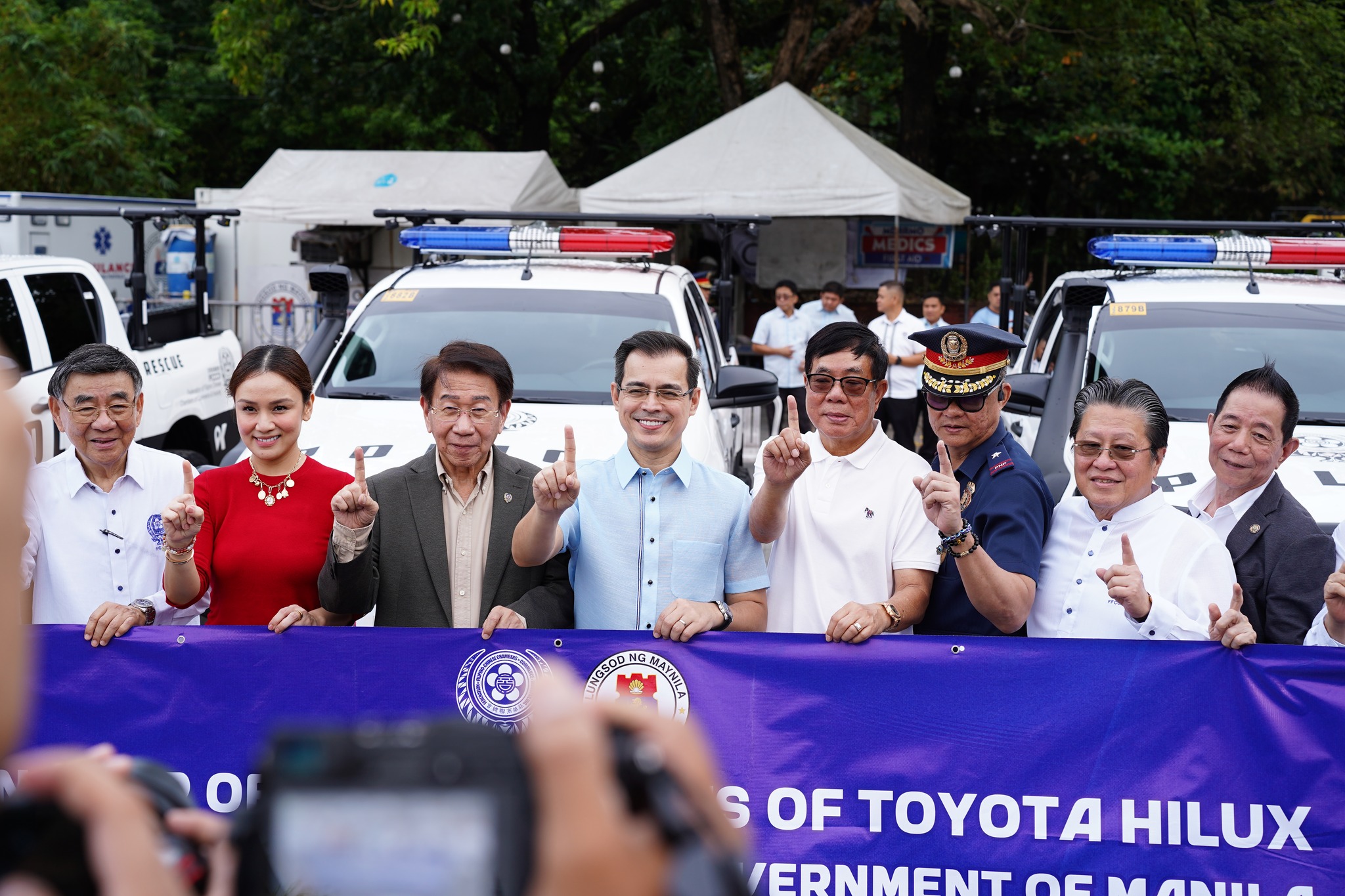 Manila, nakatanggap ng 3 brand new toyota hi-lux mula sa Federation of Filipino-Chinese Chambers of Commerce and Industry, Inc. (FFCCCII)