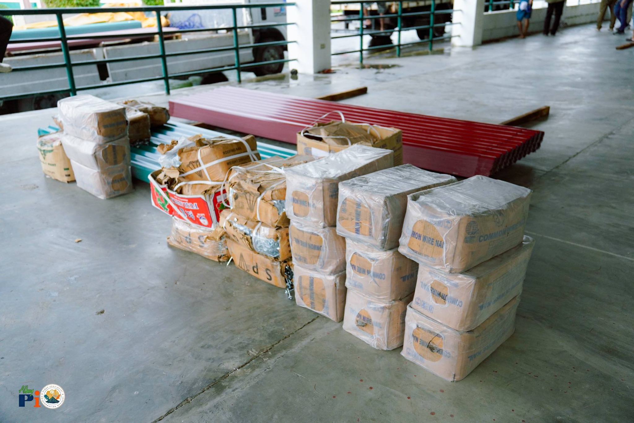 Mga residente ng Camalig, binigyan ng housing materials matapos ang pinsala ng bagyong ‘Uwan’