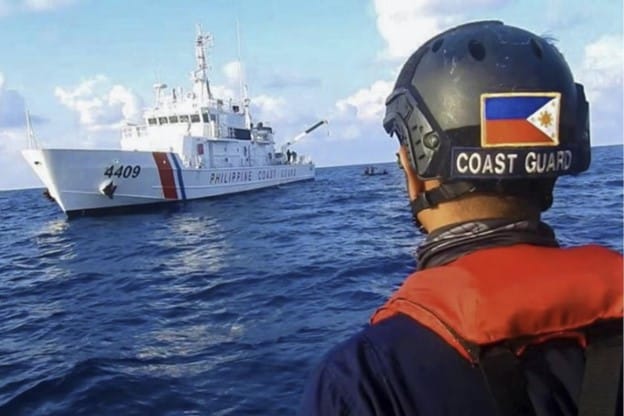 China pinalayas na naman ang Philippine Coast Guard sa West Philippine Sea