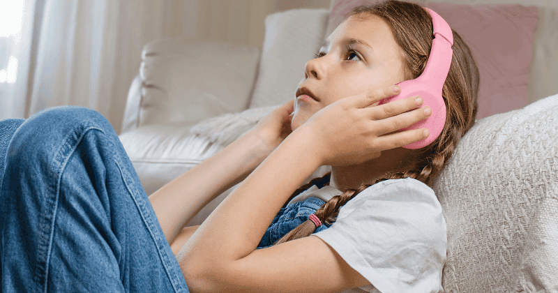 Eksperto, Sinisiyasat ang Epekto ng Noise-Cancelling Headphones sa Pandinig ng Kabataan