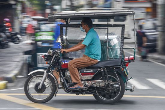 Mula sa Pump hanggang Palengke: Ang Gastos ng Langis sa Araw-araw na Buhay ng mga Pilipino
