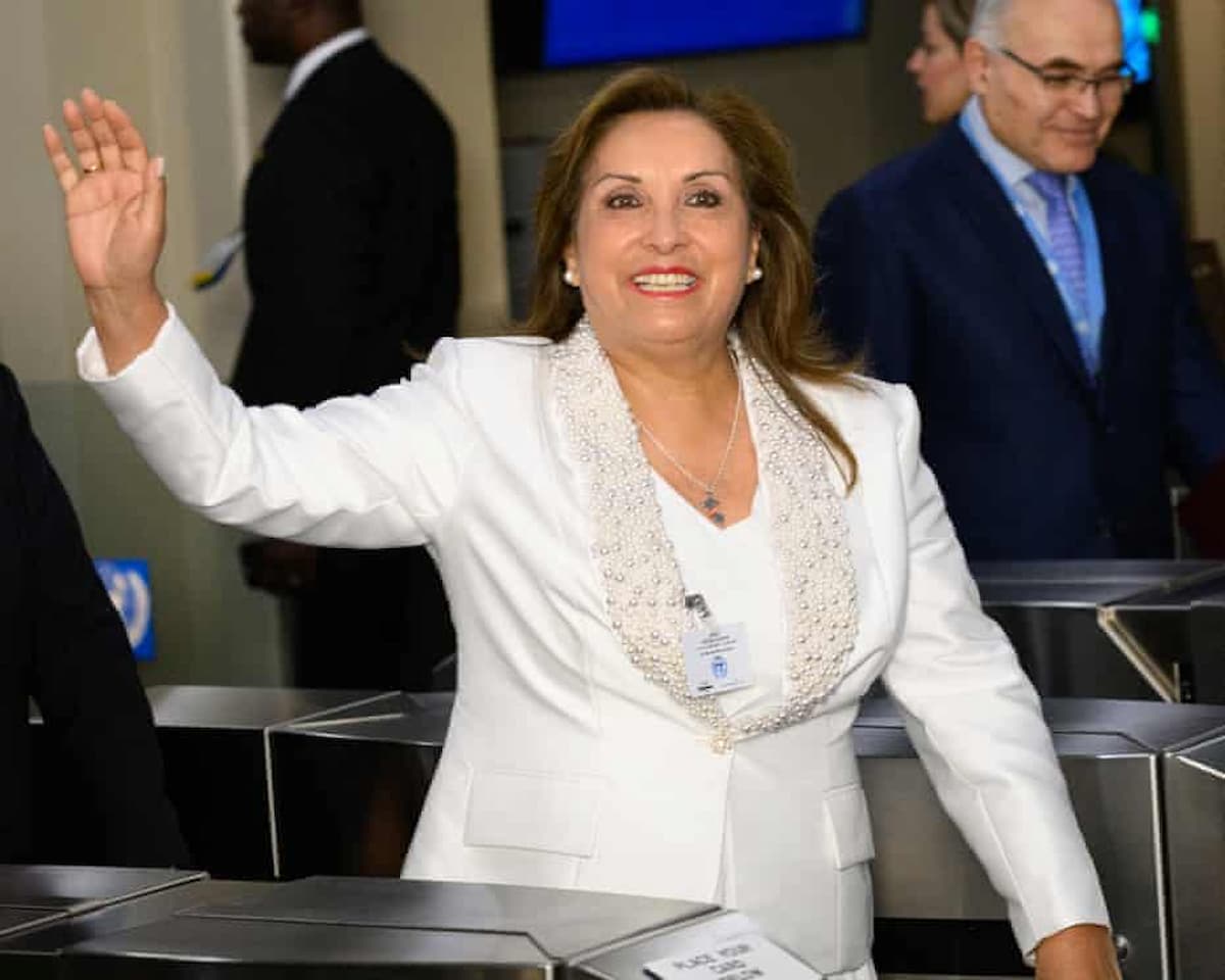 Peruvian President Dina Boluarte, pinatalsik sa puwesto ng kongreso