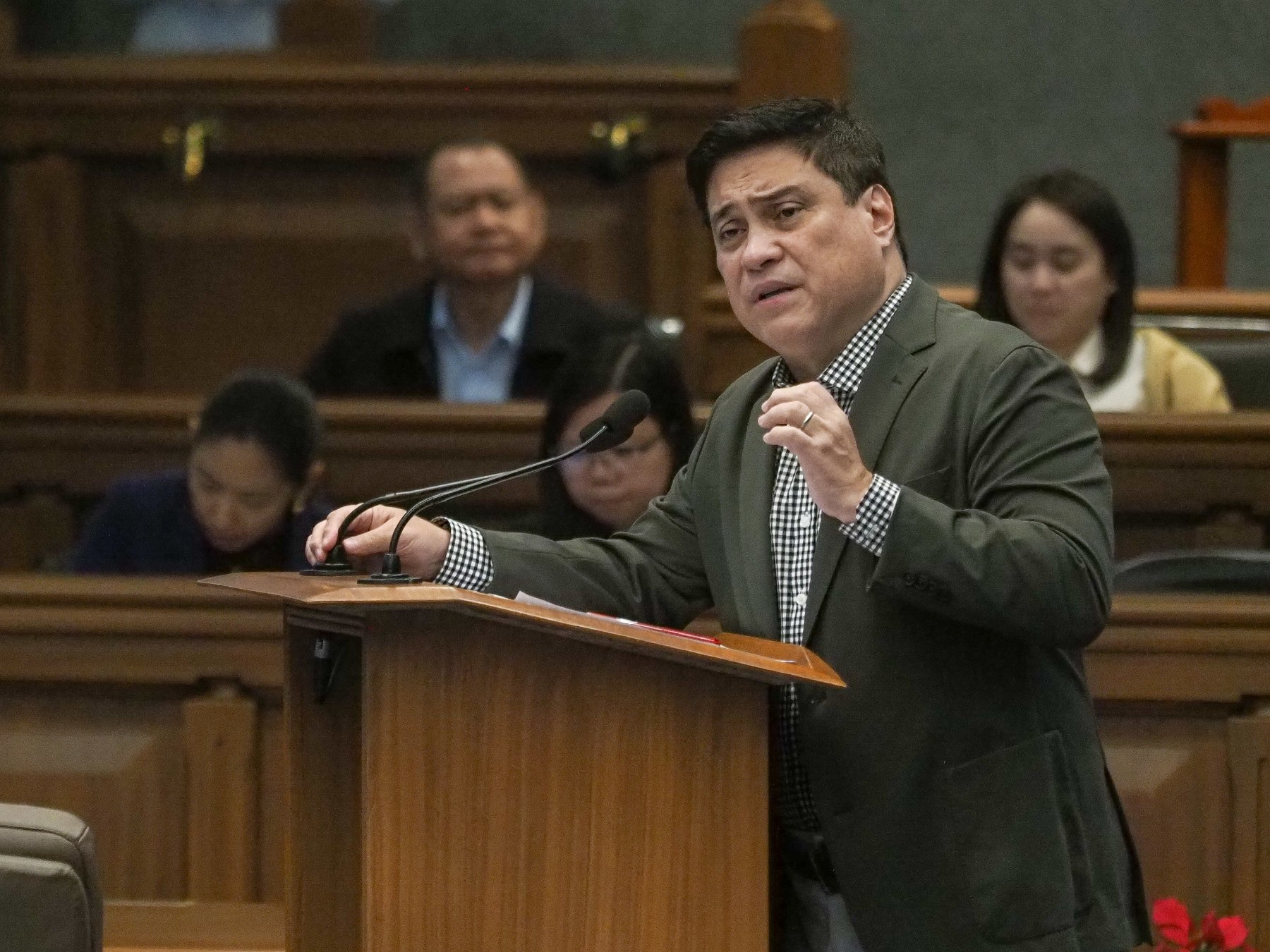 Zubiri: Ibalik ang ‘public shame campaign’ vs. red tape
