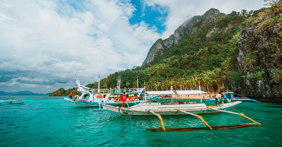 Philippines courts Russian tourists with direct flights, language training